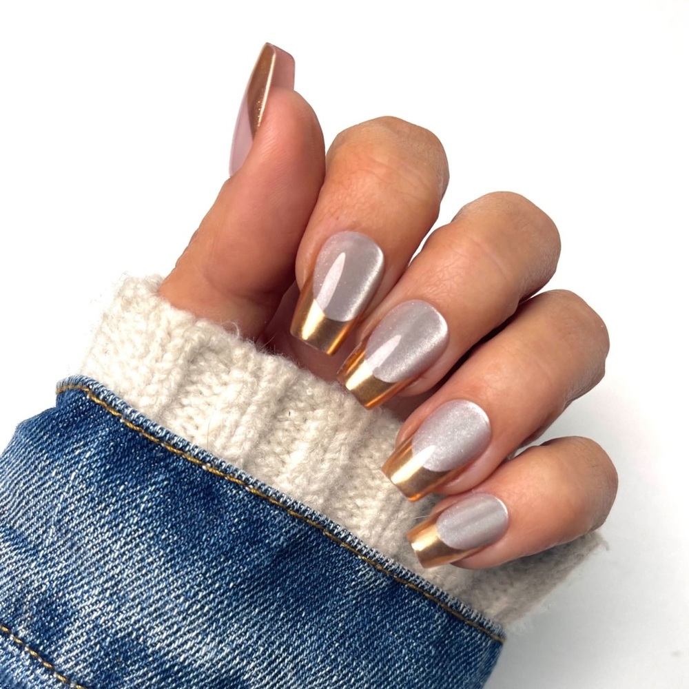 NEW 𝙍𝙚𝙙 𝘼𝙨𝙥𝙚𝙣 Press-On Nail High Class, Holland French Tip Medium